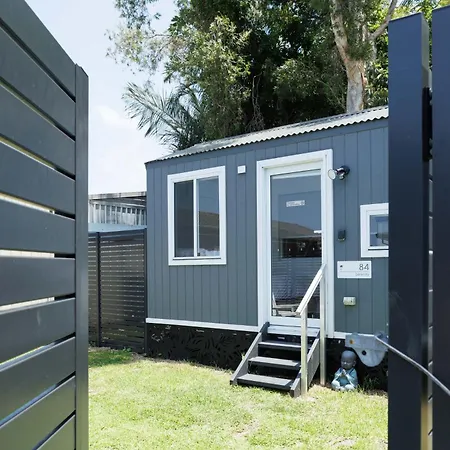 Sweet Beautiful Tiny Home With Pool And 2 Minute Drive To The Beach Wollongong Exterior photo