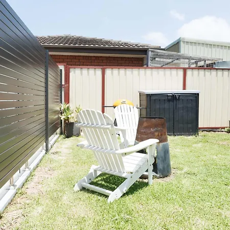 Sweet Beautiful Tiny Home With Pool And 2 Minute Drive To The Beach Wollongong Exterior photo