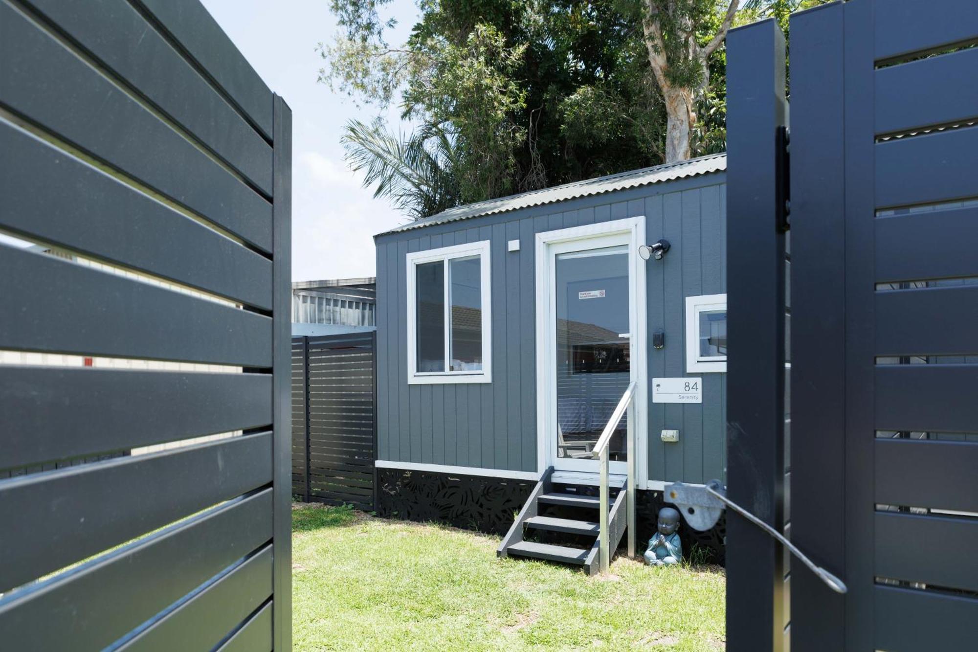 Chalet Sweet Beautiful Tiny With Pool And 2 Minute Drive To The Wollongong