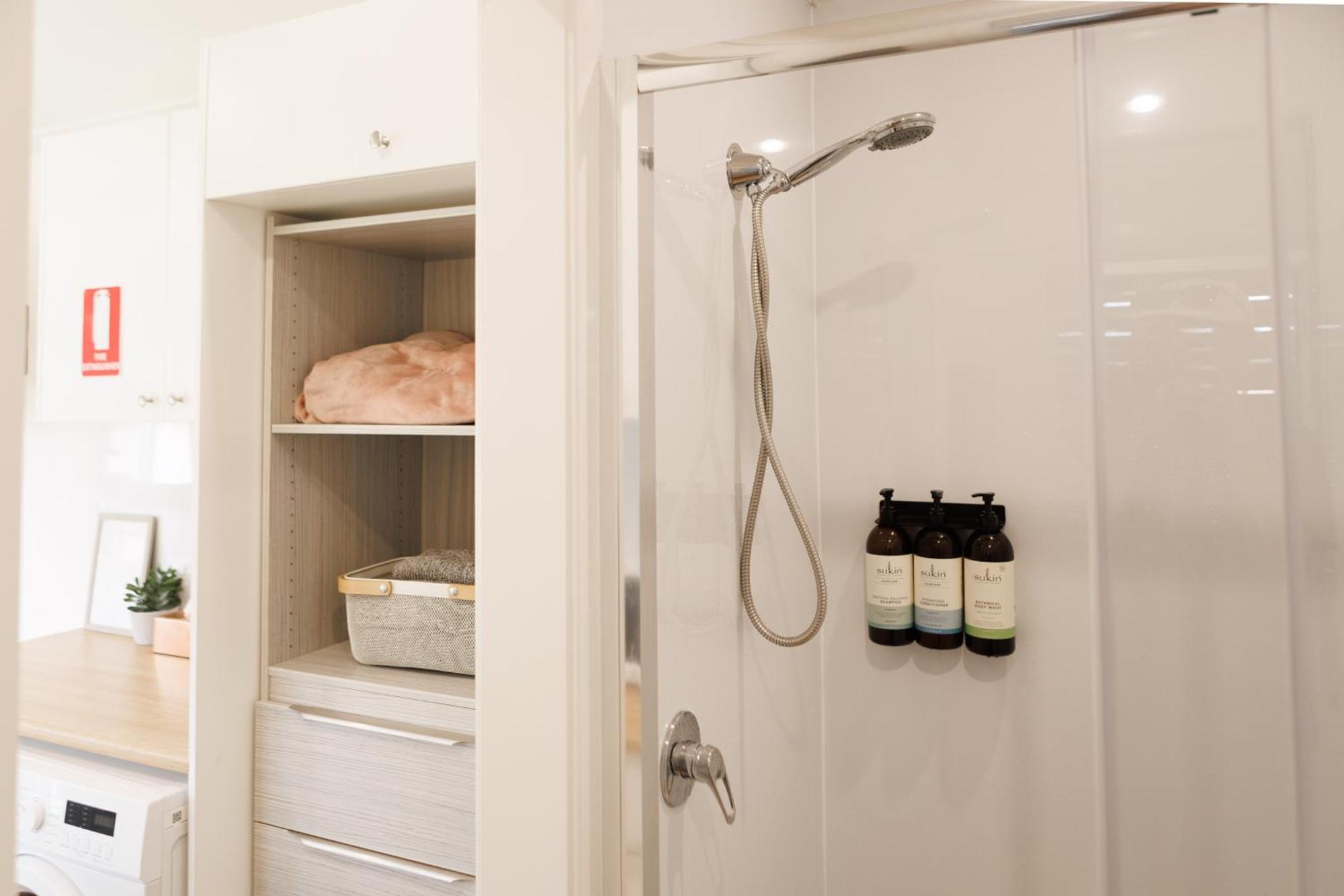 Sweet Beautiful Tiny With Pool And 2 Minute Drive To The Chalet Wollongong